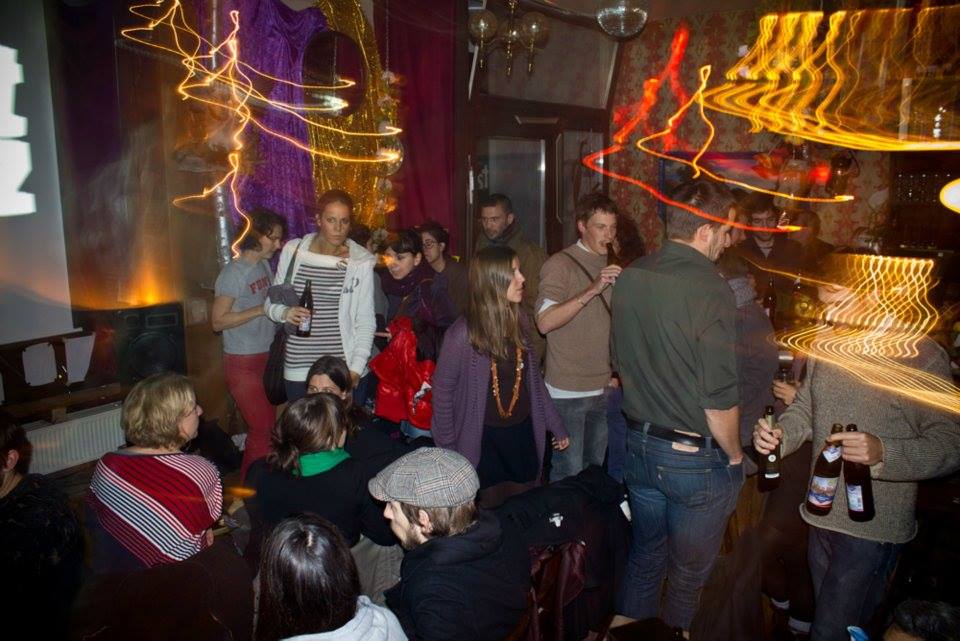 filmkunstbar-fitzcarraldo-berlin-videothek-2