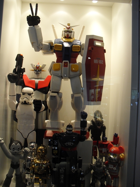 Art_and_Toys_Collectors_RoomDSCI2443