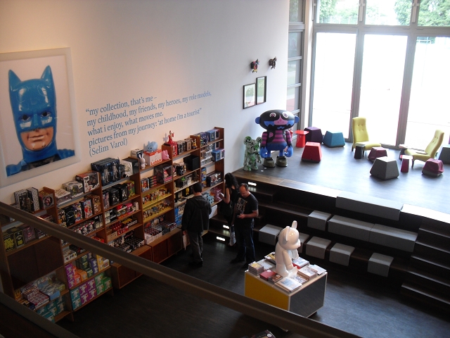 Art_and_Toys_Collectors_RoomDSCI2445