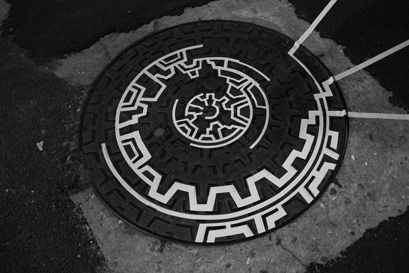 TAPE-ART-by-TAPE-OVER_onetimetoomany_france_manhole-mandala