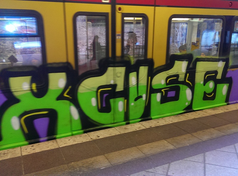 bvg-grafftiti-berlin-1