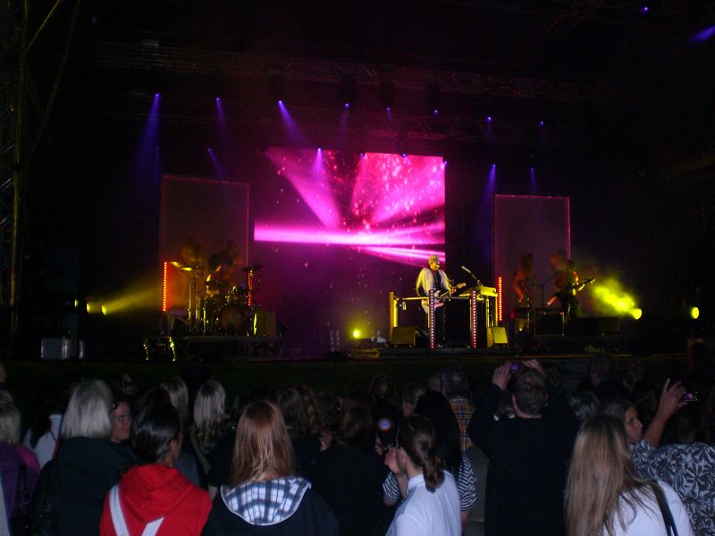 empire-of-the-sun-konzert-14