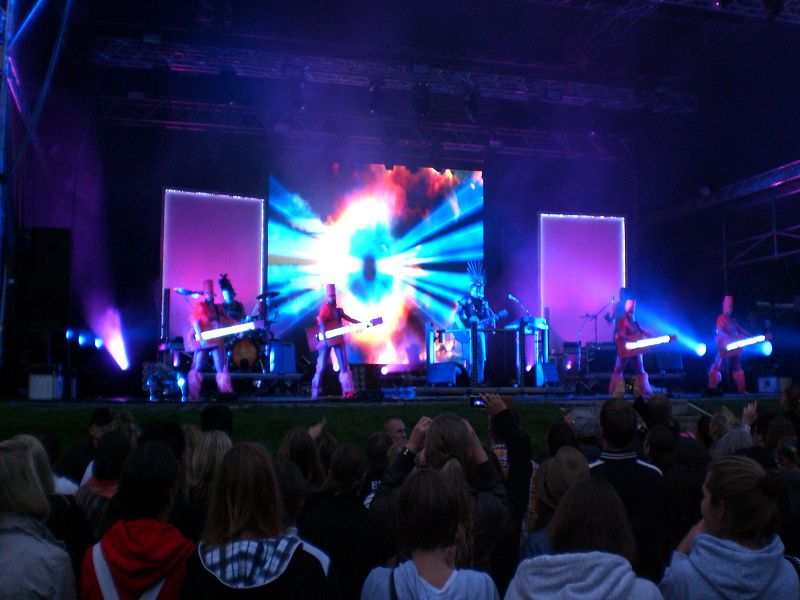 empire-of-the-sun-konzert-5