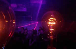 24.3. LICHTFETISCH, FERNAB & SCHAKAL – Friede, Freudenzimmer, Eierkuchen im Freudenzimmer