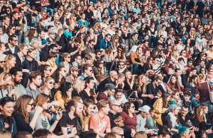 Aprilsonne und Mauerpark, eine Foto Serie von Robert Herhold