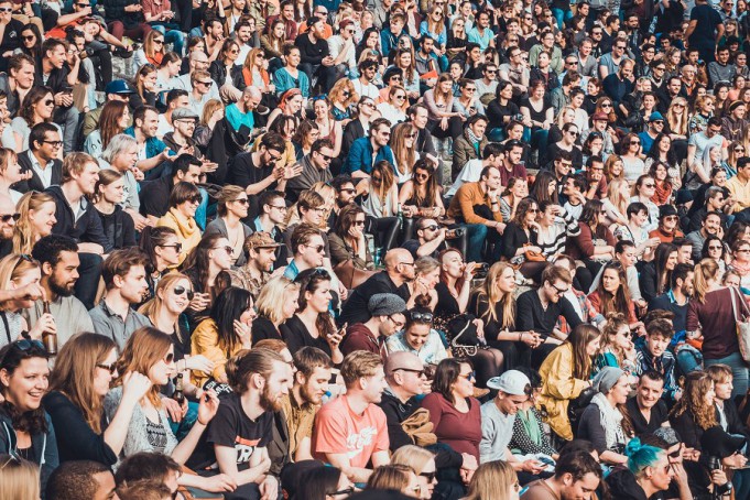 Aprilsonne und Mauerpark, eine Foto Serie von Robert Herhold