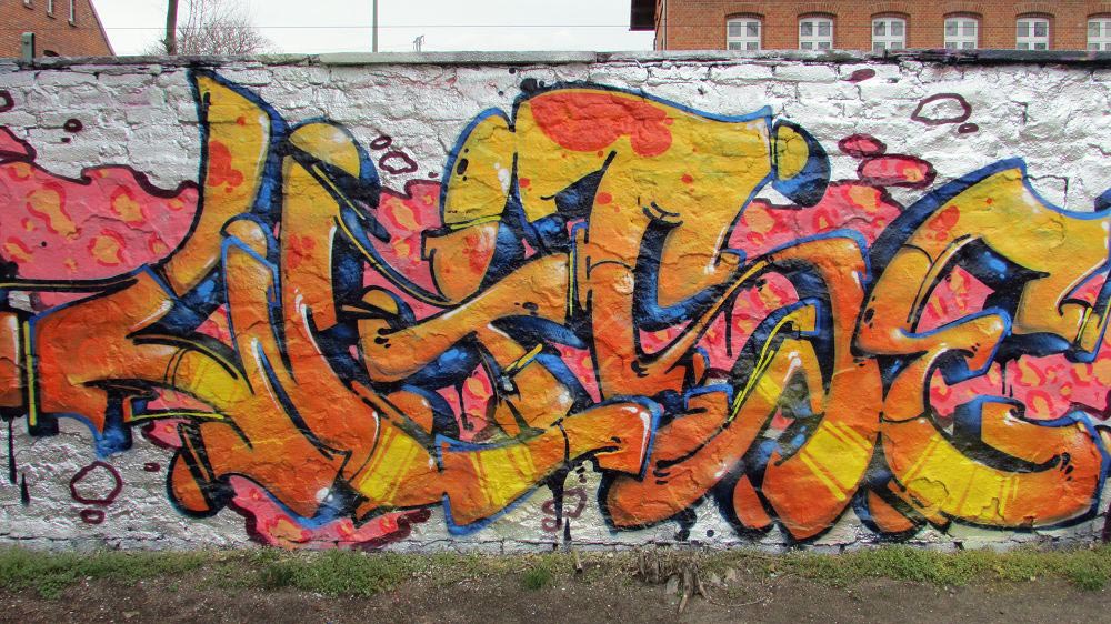 wall-graffiti-berlin-10