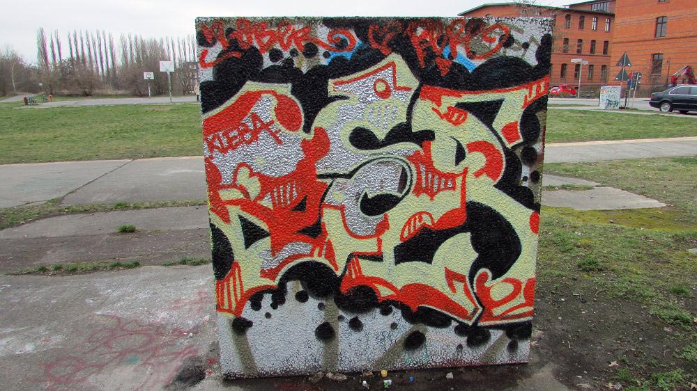 wall-graffiti-berlin-11