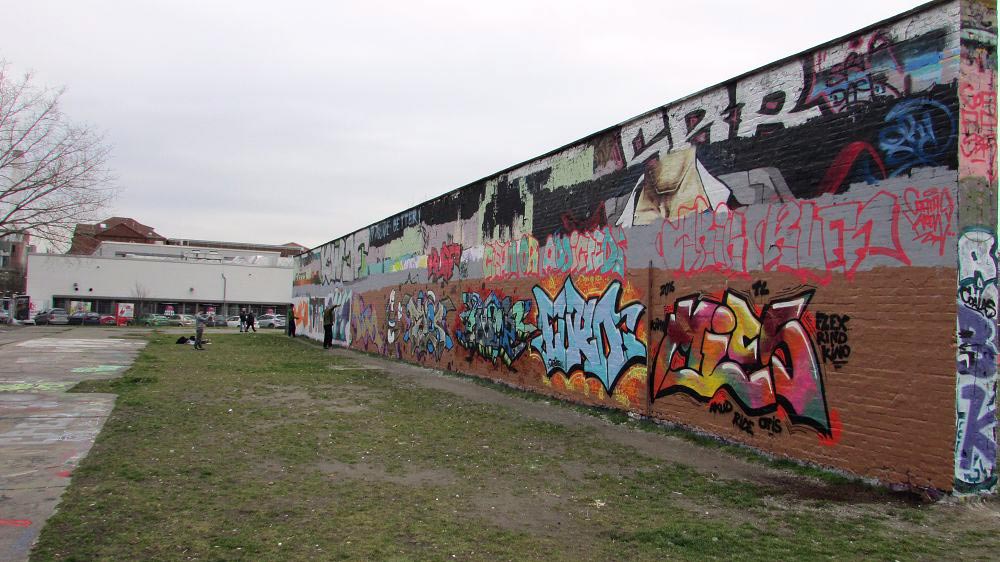 wall-graffiti-berlin-7