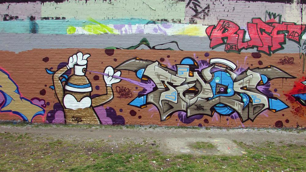 wall-graffiti-berlin