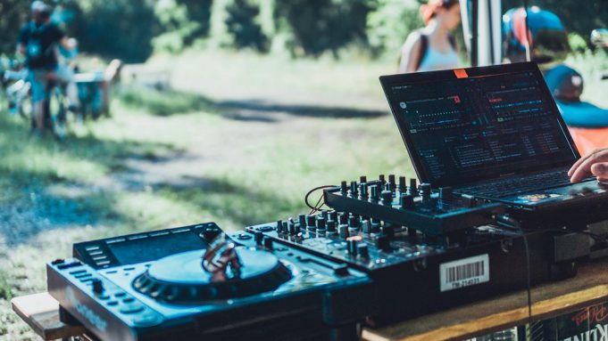 03.09. Oscillating.Space – Sommerclosing (Free Open Air #3)