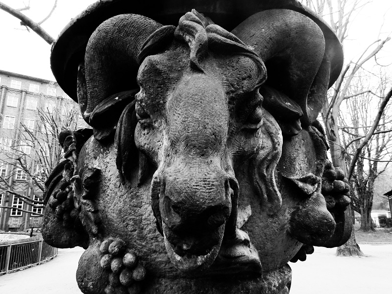 statue-am-baerenzwinger-berlin