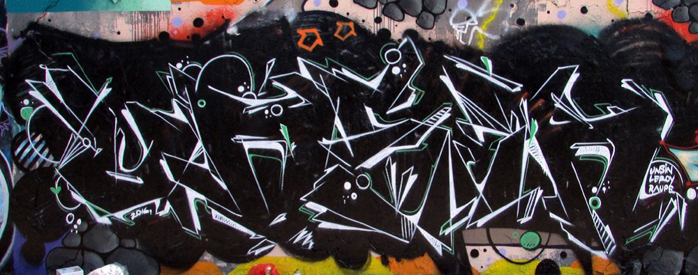 mauerpark-graffiti-wall-3