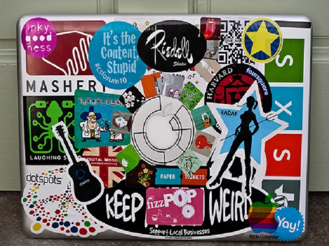 ontai-beklebtes-laptop15