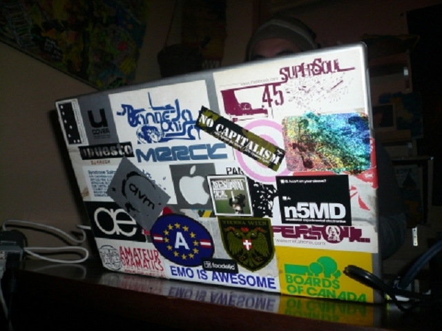 ontai-beklebtes-laptop9