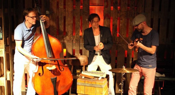 11.02.2017 Villa Neukölln: Festland (Zick Zack) + Susie Asado