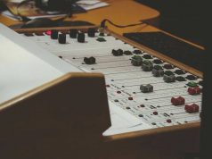 Musikkonzerne und KI-Musikplattformen