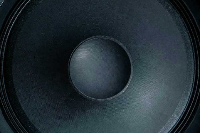 Von der Platte zur Prompt Musik: AI Tracks und die Entwertung des Hörens