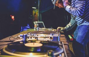 22.09. Retromania mit Tiefschwarz im Ritter Butzke