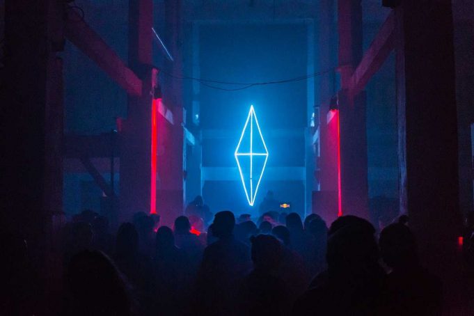 Von der Bahn in den Club, hier gibts die Club Karte dazu