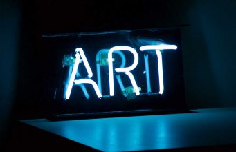 WEIHNACHTSBAUMSCHMUCK AUSSTATTUNGSSPEZIALFACHGESCHÄFTSAPOKALYPSE