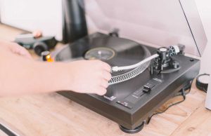 Johannes Motschmann and Luke Slater share a remix of „Lifestream“