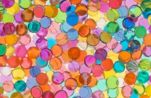 Die komplette Wall: FARBE & UNORDNUNG