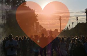 23 Musik Trucks rollen 30 Jahre nach dem Mauerfall durch Berlin… Das wird der Zug der Liebe 2019