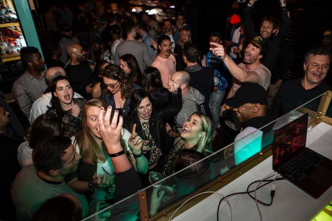 12.12.19 UNS – FINISSAGE: ALLES WAS ENDET IST KUNST @ KaterBlau