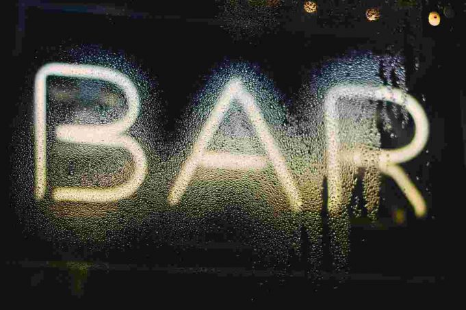 SEKKO SOZIALE – Anstoßen statt ausgrenzen – mit Bio-Schaumwein Rechtsextremismus eindämmen!