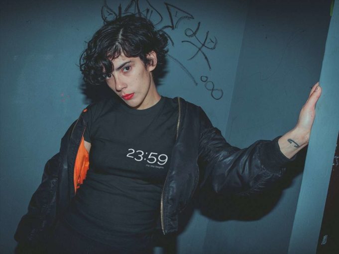 Die besten Techno-Shirts 2025: Clubwear, die nicht nach Fast Fashion schreit