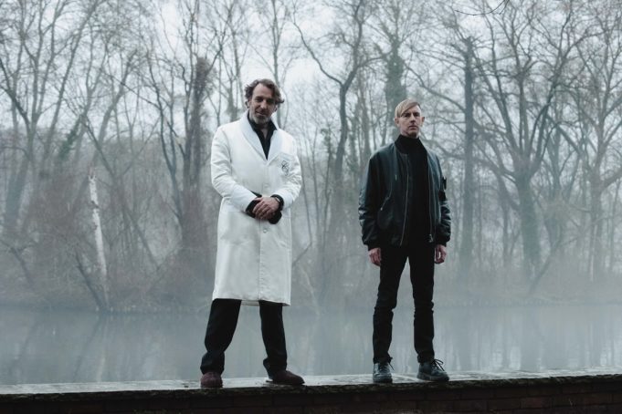 PLASTIKMAN & CHILLY GONZALES – „CONSUMED IN KEY“