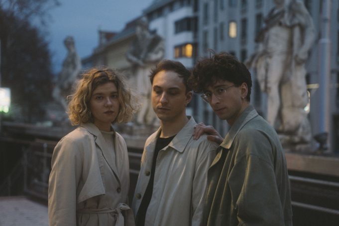 Oh Alien- This Might Be The Place bei Phat Penguin Records