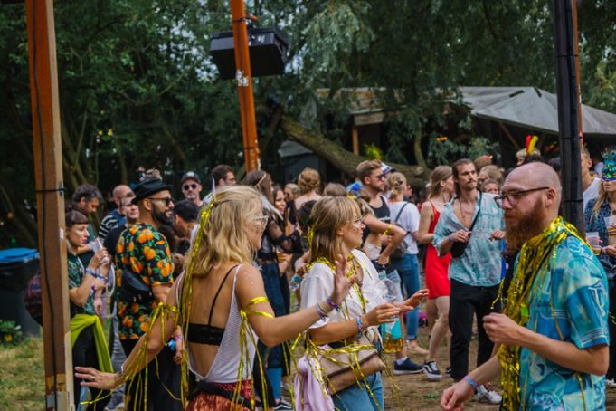 Vogelball 2022: Hamburgs queer-elektronischer Maskenball