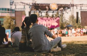 Musicboard: Kultursommerfestival Berlin 2022 photo of couple sitting on grass field