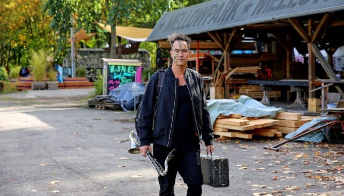 LUMP200 – IAM THE ELEPHANT IN THE ROOM