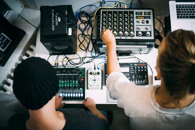 Artist Interview: Turquoise Colored French Tourists