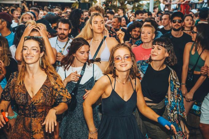 Watergate Berlin feiert die Open-Air-Saison 2023 am Stadtstrand Sage Beach