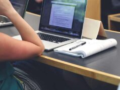 Wer schreibt meine Hausarbeit 2026 und ist das in Deutschland legal?