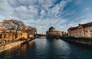 Die perfekten Outfits für das Berliner Nachtleben