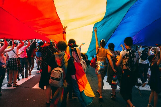 PRIDE 2025 – WARUM ES NICHT REICHT, EINEN REGENBOGEN ZU POSTEN