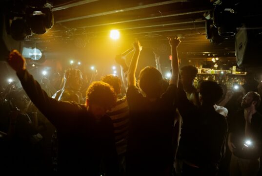 Musikszene, Clubkultur und Events in Deutschland: ein Überblick über Trends, Veranstaltungen und lokale Vielfalt