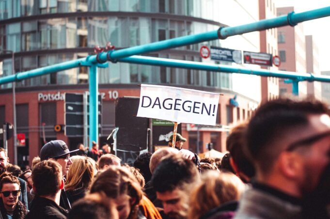 Ist die Krachparade eine Versammlung oder nur eine Party?