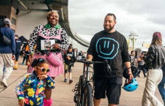 Tempelhof wird zum Bike-Rave: Die VELOBerlin checkt ein