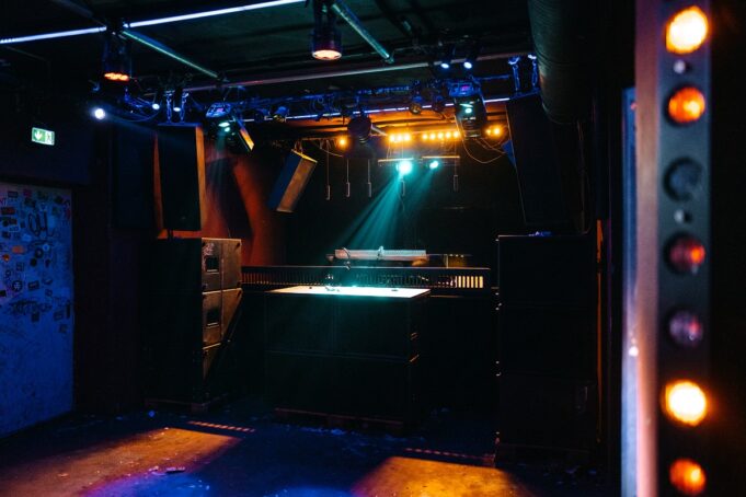 About Blank feiert 16. Geburtstag.