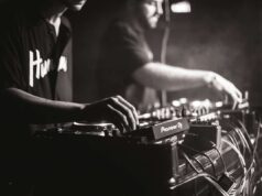 Von der Nacht zum Netz: Wie Berlins Nightlife-Szene die Creator Economy prägt und warum digitale Inhalte 2026 das neue Booking sind